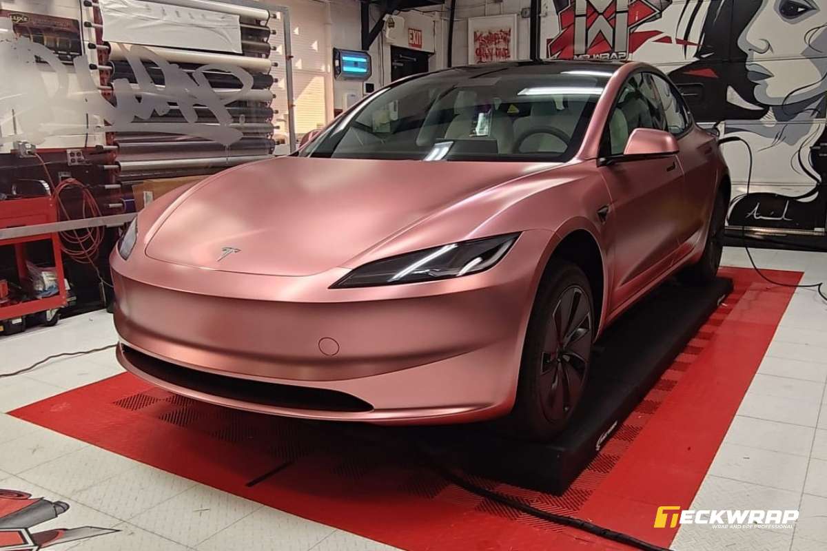 Dán Decal đổi màu xe ô tô mang đến nhiều ưu điểm, bảo vệ bề mặt sơn zin