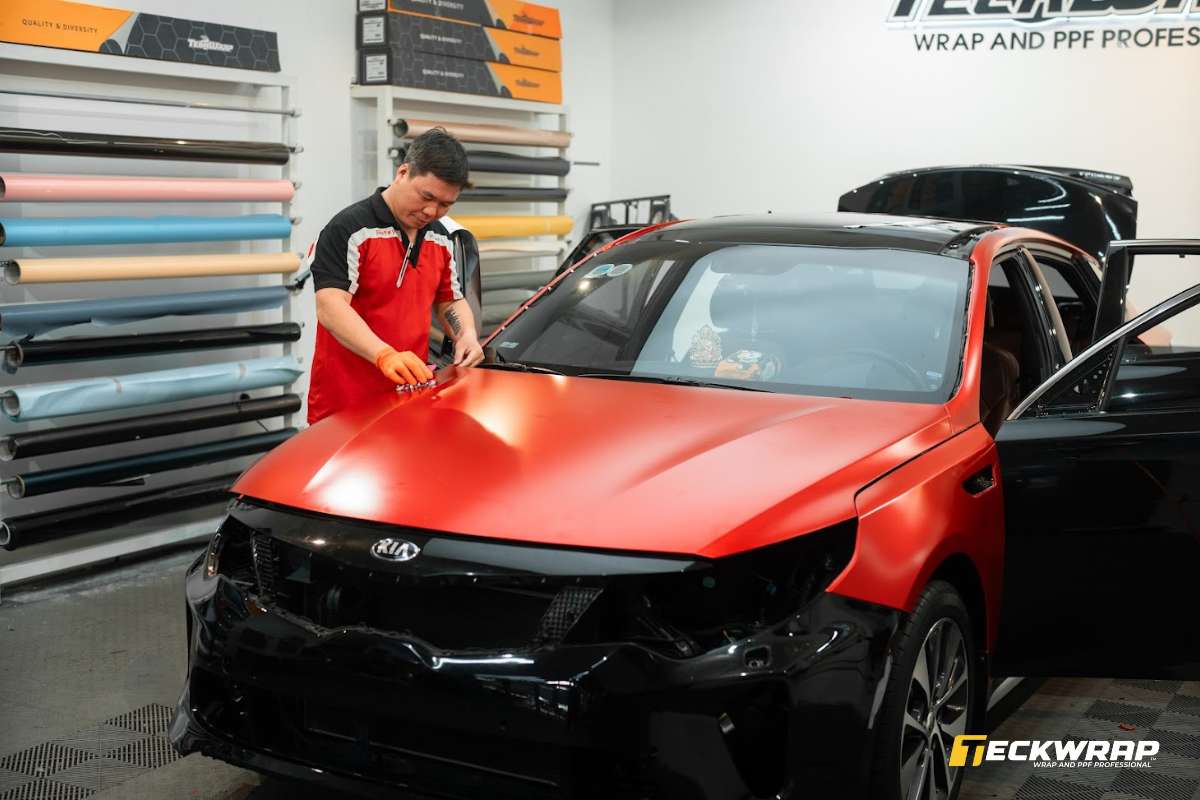 Wrap đổi màu ô tô TeckWrap giúp bảo vệ bề mặt sơn zin tránh phai màu, trầy xước