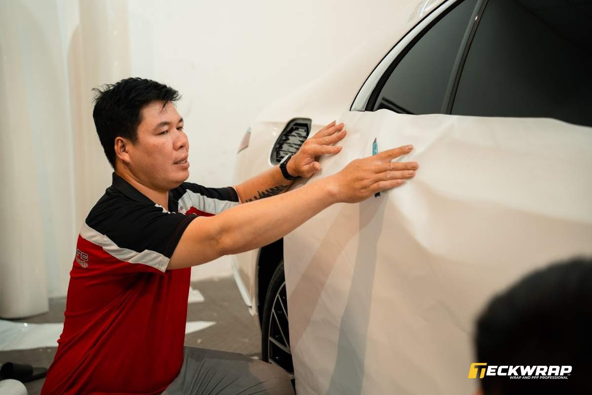 Bảo vệ bề mặt sơn ô tô tránh trầy xước với khả năng phục hồi vết xước nhỏ