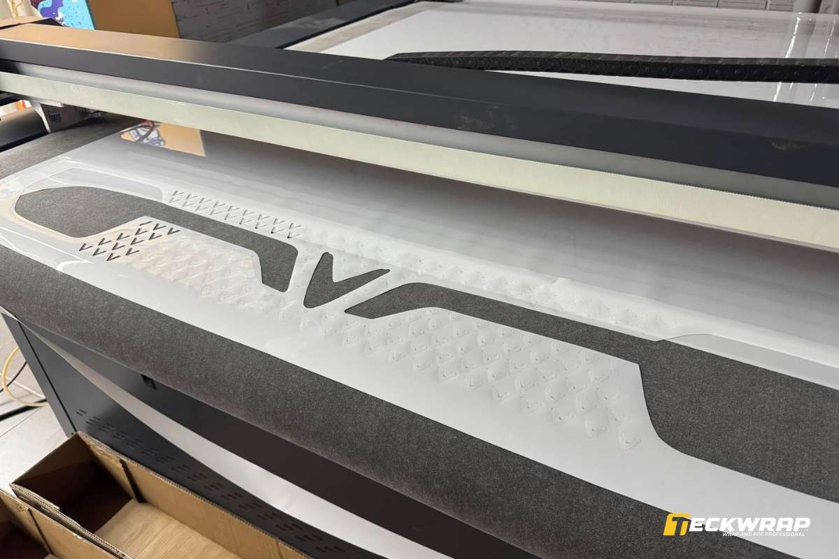 TeckWrap cung cấp nhiều gói PPF tùy theo nhu cầu và có máy cắt theo từng dòng xe