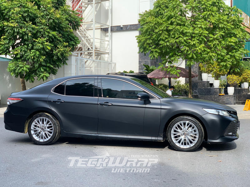 oto camry dan den mo san cm01 teckwrap 14 Decal đen mờ CM01M vẻ đẹp của sự mạnh mẽ